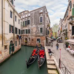Loft San Stae 18.27 Apartment Venice